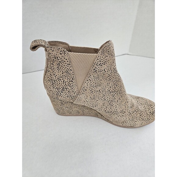 Women's TOMS Desert Tan And Grey Pebble Suede Kelsey Wedge Bootie Size 10 NWOB - Picture 3 of 8